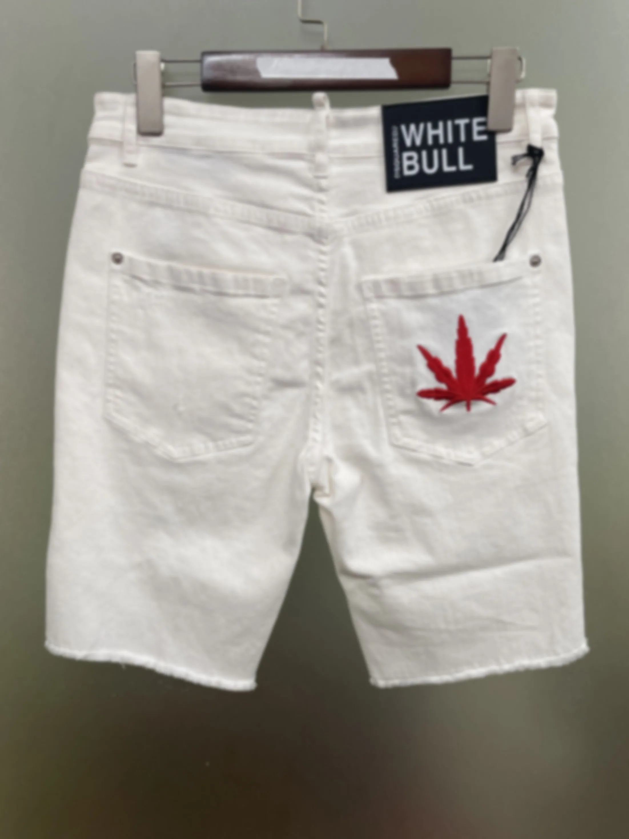 

2024 Spring/Summer New D2 Jeans Trendy Men's Washed Worn Hole Patches Painted Slim Fit White Denim Shorts Men's