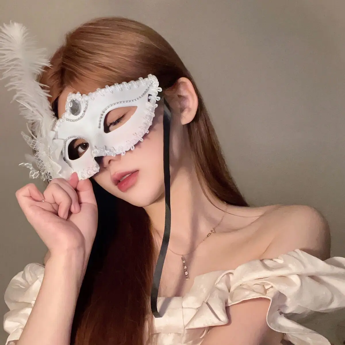 Feather Rhinestones Women Masquerade Mask Lace Flower Fashion Half Face Sexy Halloween Christmas Easter Cosplay Party Prom White