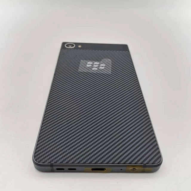 고성능과 세련된 디자인을 동시에 갖춘 블랙 베리 모션 리퍼브 핸드폰