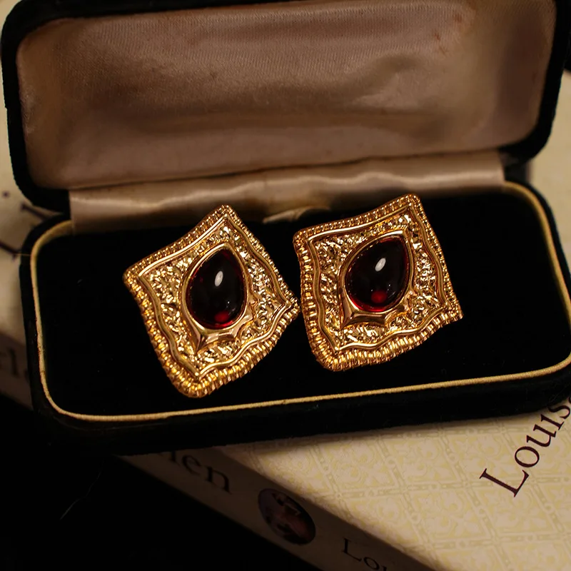 

French Vintage Wine Red Water Drop Diamond Stud Light Luxury High Grade Ear Pendants Art Palace Style Middle Age Earrings