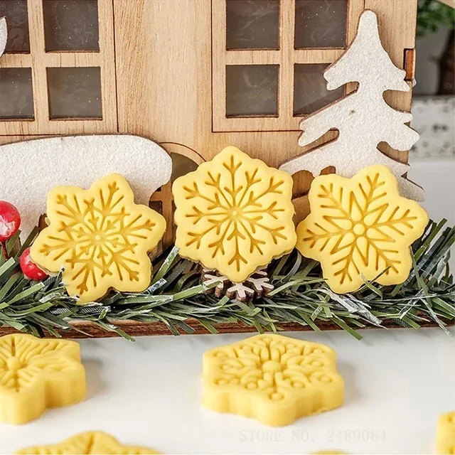 Mini Christmas Snowflake Cookie Cutters Plastic Fondant Biscuit Embossing Stamp Molds DIY Baking Supplies Kitchen Accessory Tool 4
