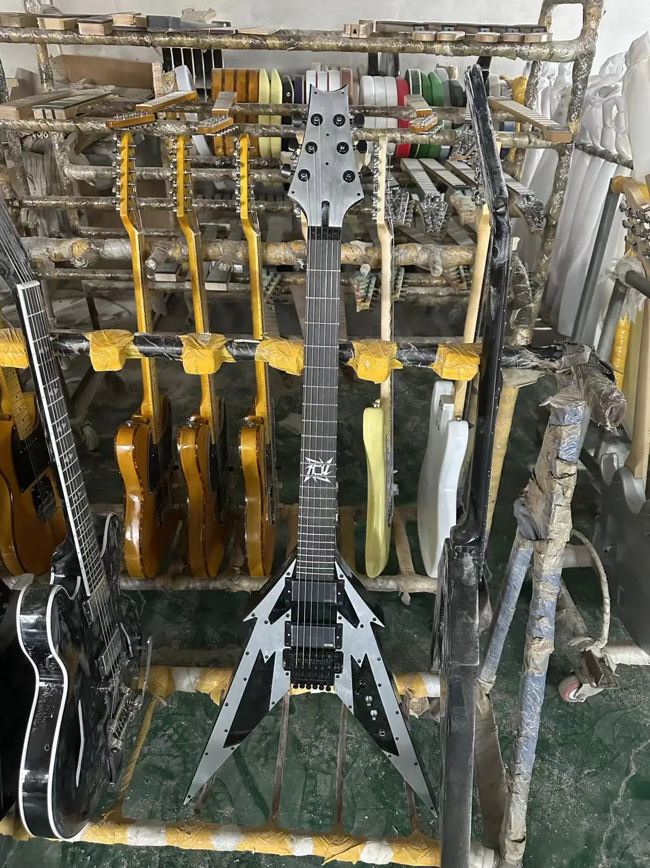 

Customized Special Fork Shaped Electric Guitar Aluminium Sheet Decorate Super Cool Free Shipping In Stock