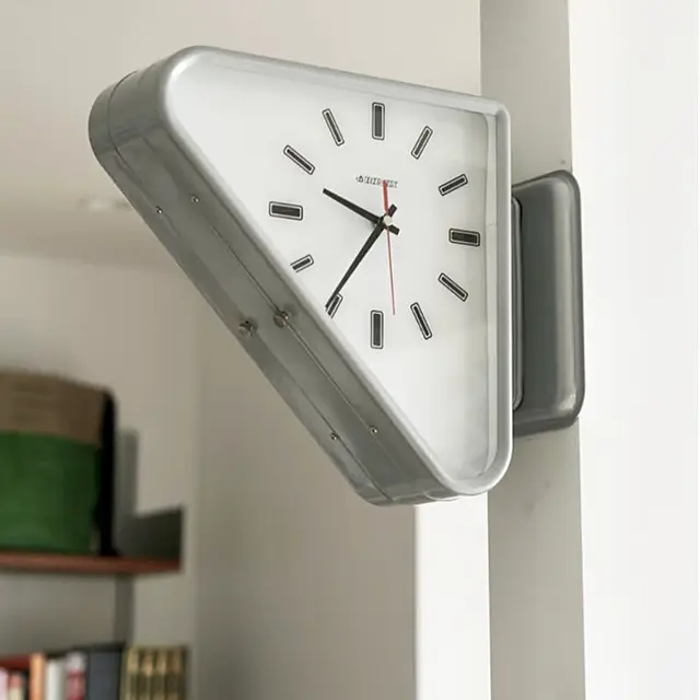 Creative Design Wall Clocks Minimalist Fashion Restaurant Nordic Luxury Wall Watch Metal Living Room Horloge Home Decoration 1