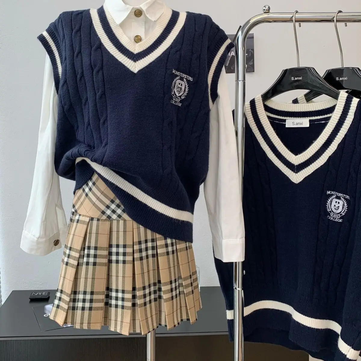 

England 2022 Autumn New Navy Blue Sweater Vest Kawaii College Style Korean Fashion Loose Casual Oversized Knitted Sweater Coat
