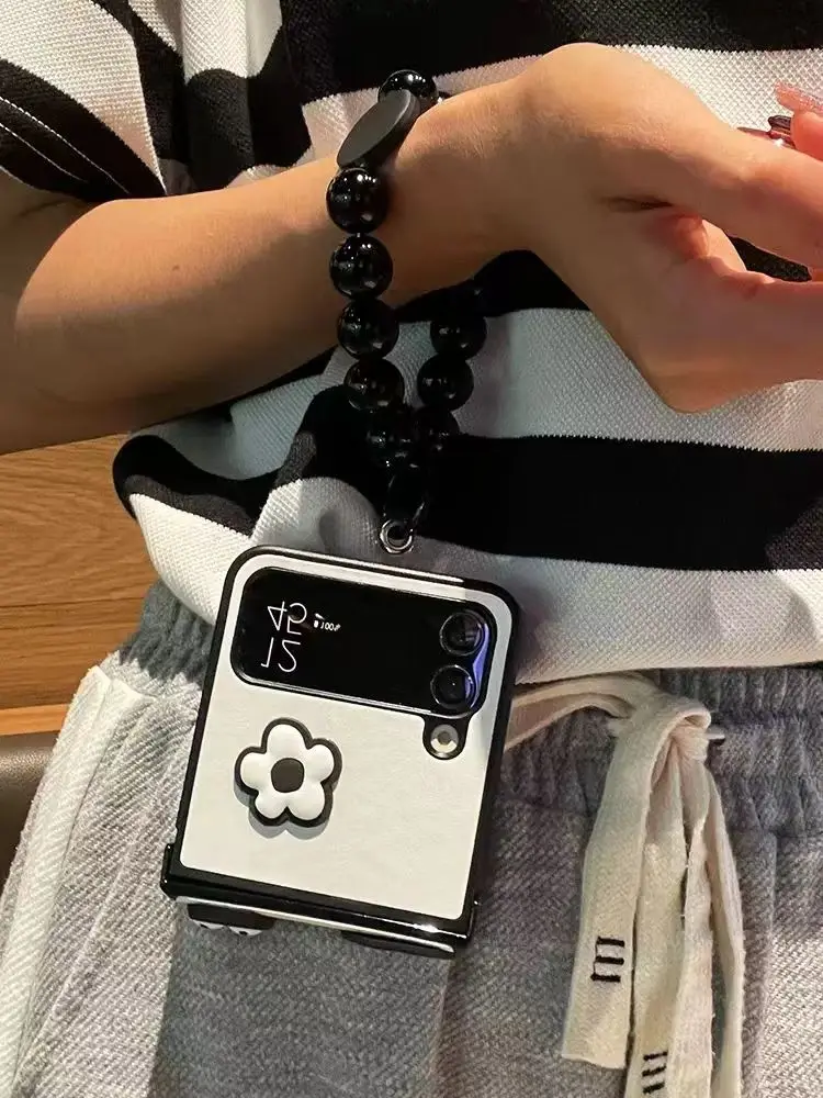 Custodia per telefono con catena a forma di braccialetto con perline a forma di fiore di carbone per Samsung Galaxy Z Flip 4 ZFlip5 Zflip 6 ZFlip3 con cerniera protettiva_voghion.com