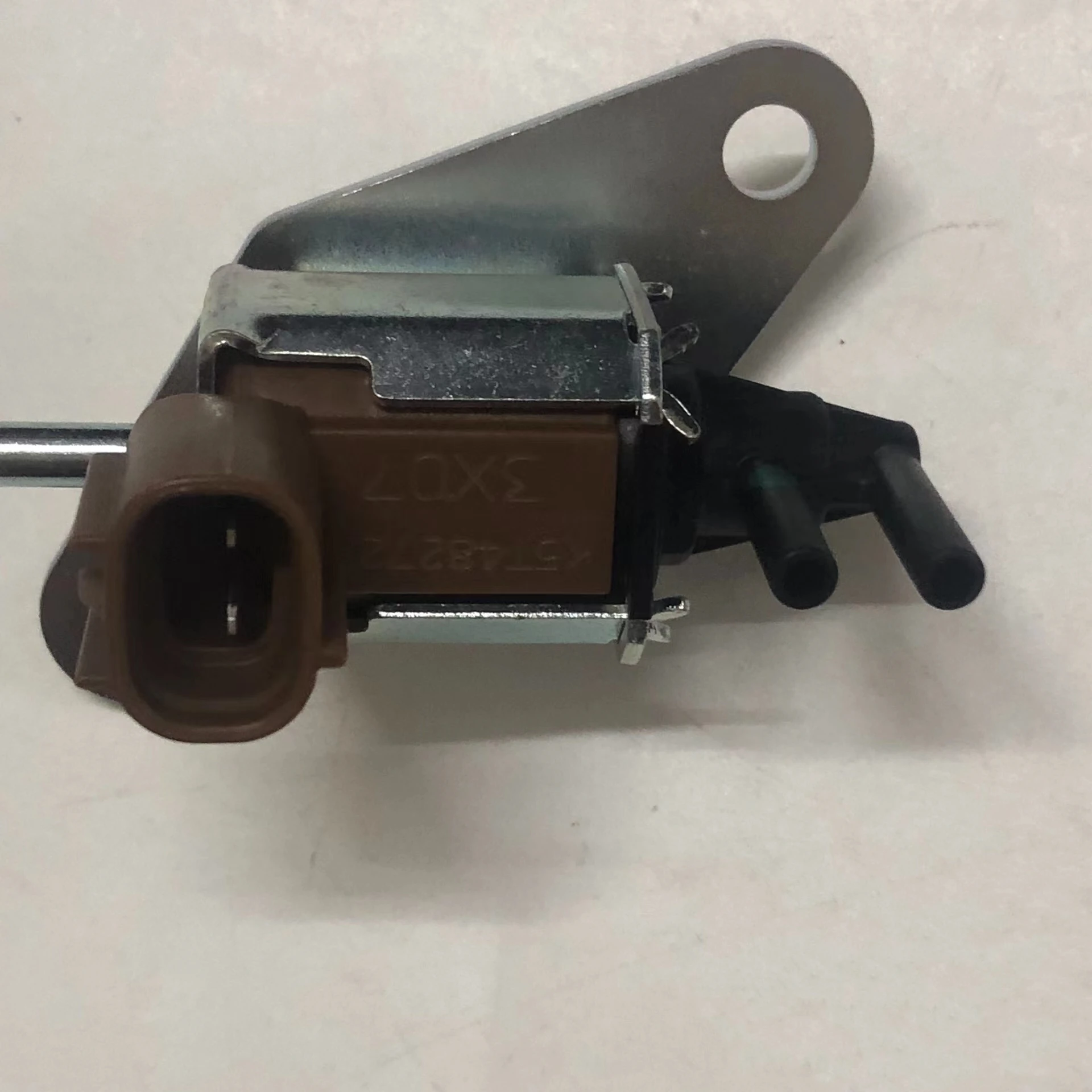 MR204853 K5T48272 Emission Solenoid Valve for Mitsubishi Paiero Montero Outlander Lancer L200 Triton
