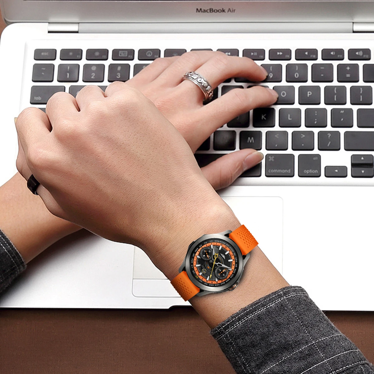 Breathable Silicone Sport Wristband, 22mm Strap