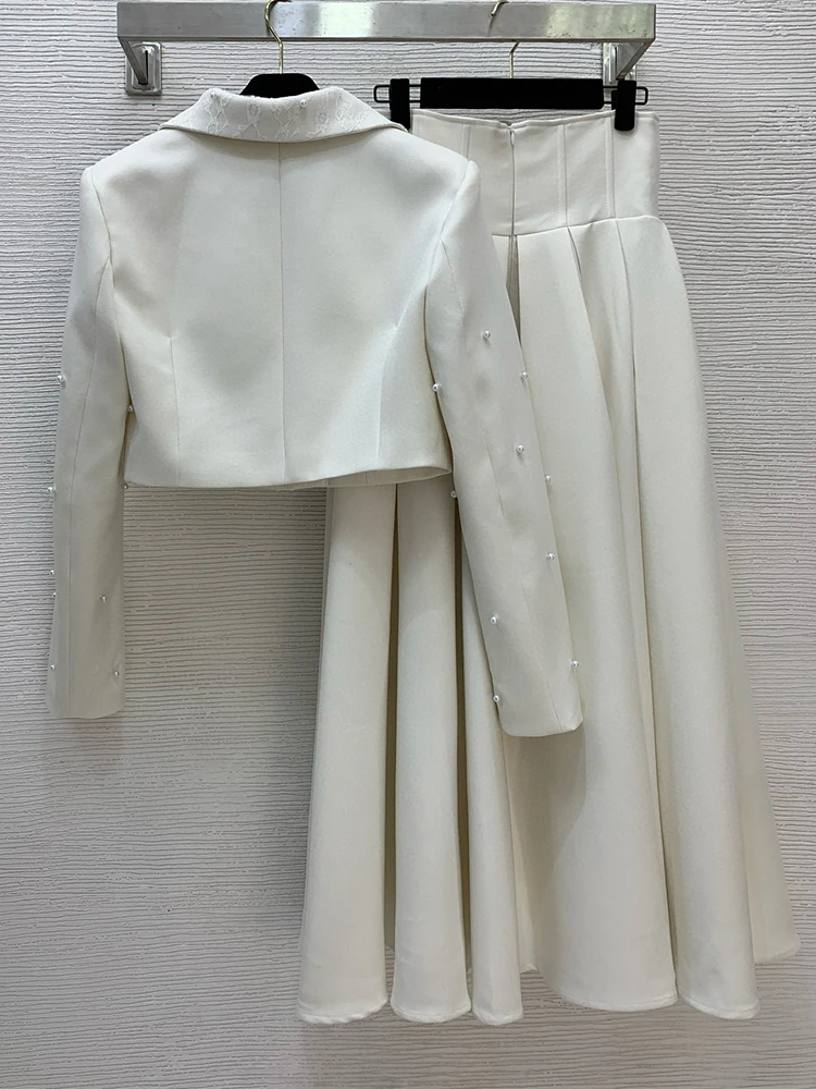 طقم تنورة و سترة مطرزة خريف 2025