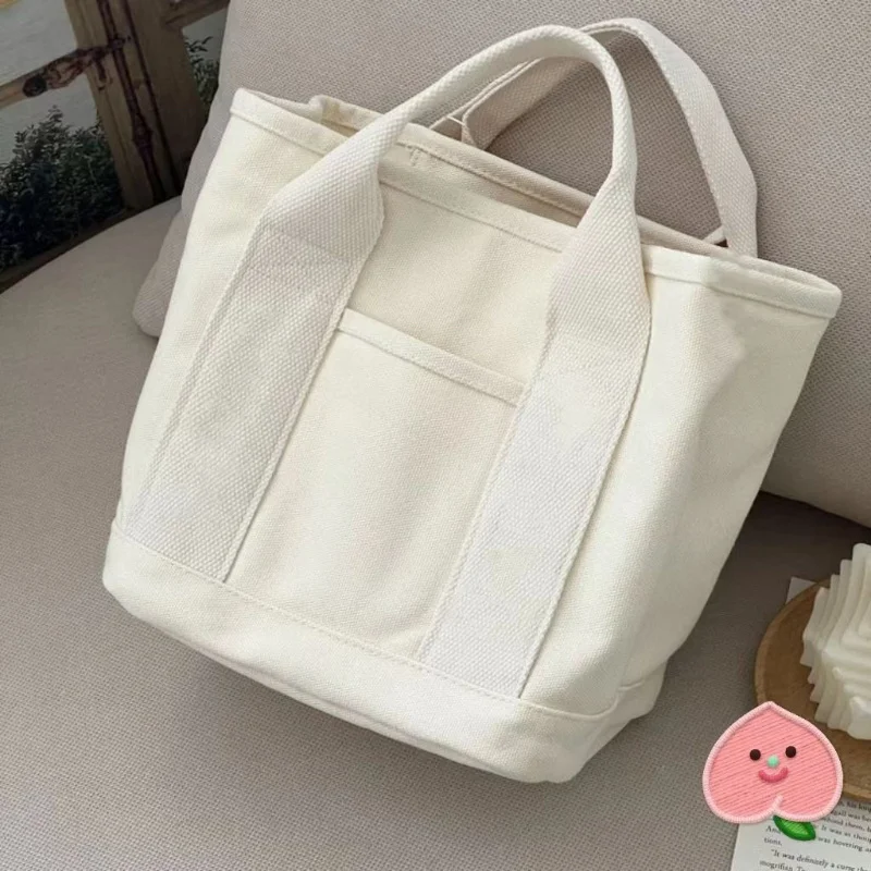 Niedliche Canvas-Tragetasche mit Kaninchen- und Karottenmotiv, Beige mit rotem Besatz, praktische Seitentasche. Perfekt für lässige Ausflüge. Verspielter Accessoire-Trend – Detail 10