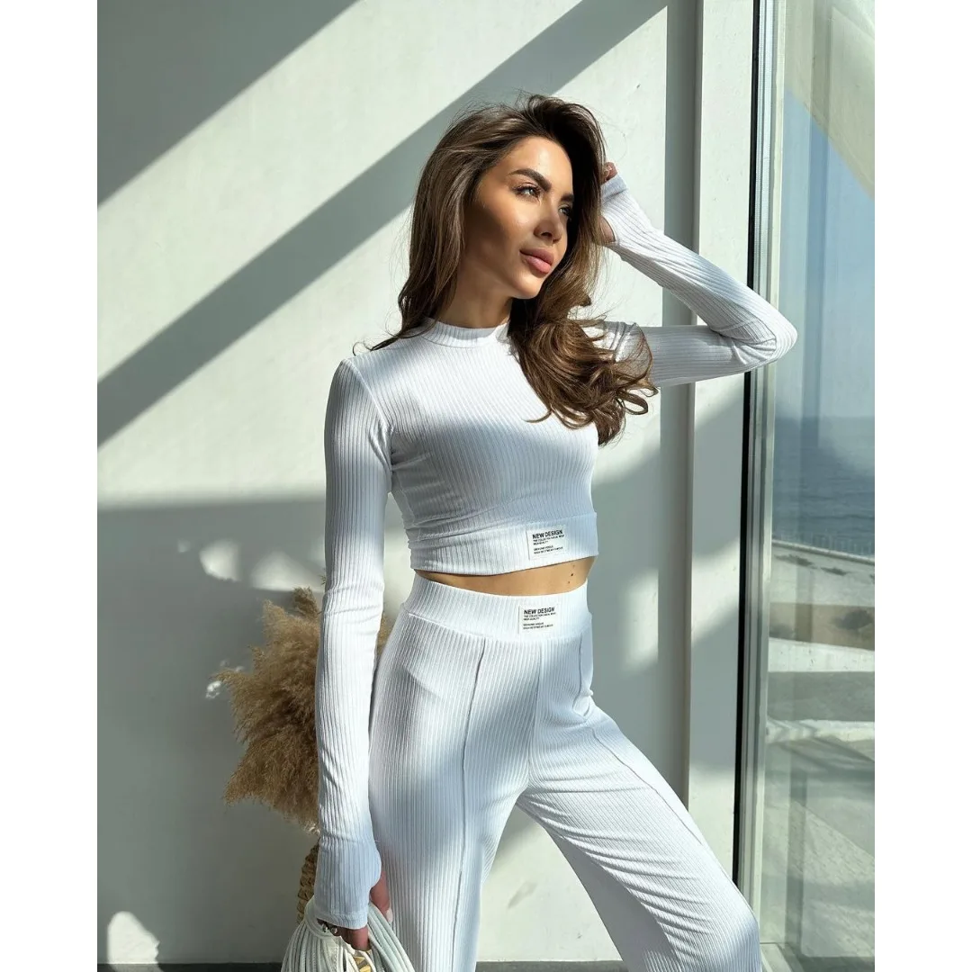 Рисунок 2 - Спортивный женский комплект из двух предметов