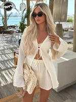 Ensemble de chemise à manches longues et col en V à lacets pour femmes, short taille haute, tenues de plage décontractées pour femmes, blanc, mode estivale, 2 pièces 1
