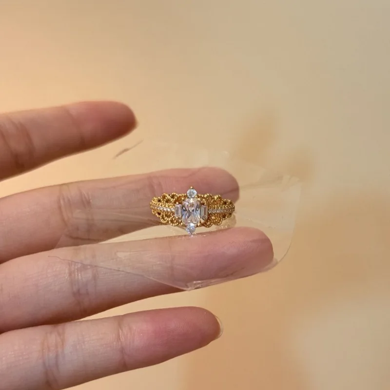 Light luxury exquisite crown rings for women antique gold craftsm