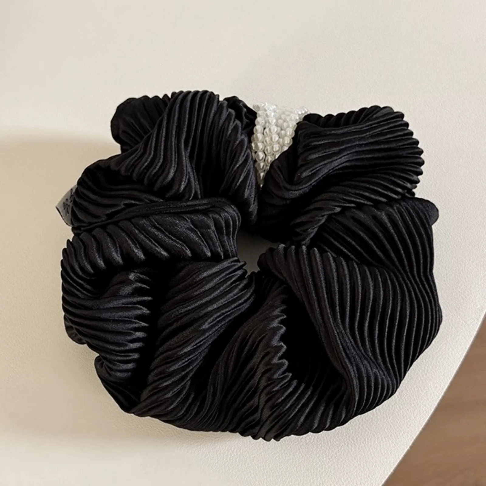 1PC Elegant Pleated Hair Scrunchies Set, Black And Creamy White Hair Ties With Pearl Decor, Stylish Hair Accessories For Women