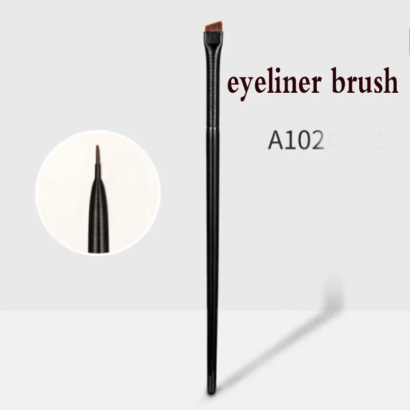 eyeliner brush