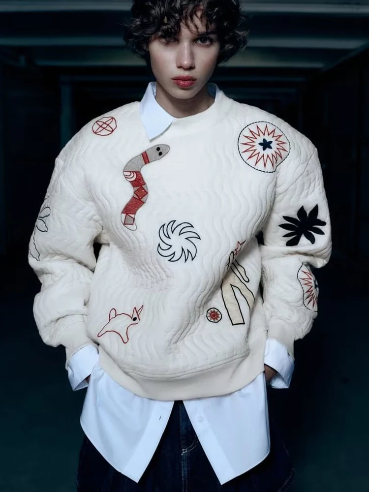 

Beige sweatshirt 23 autumn and winter new style comfortable contrast embroidered round neck long-sleeved sweatshirt women's top