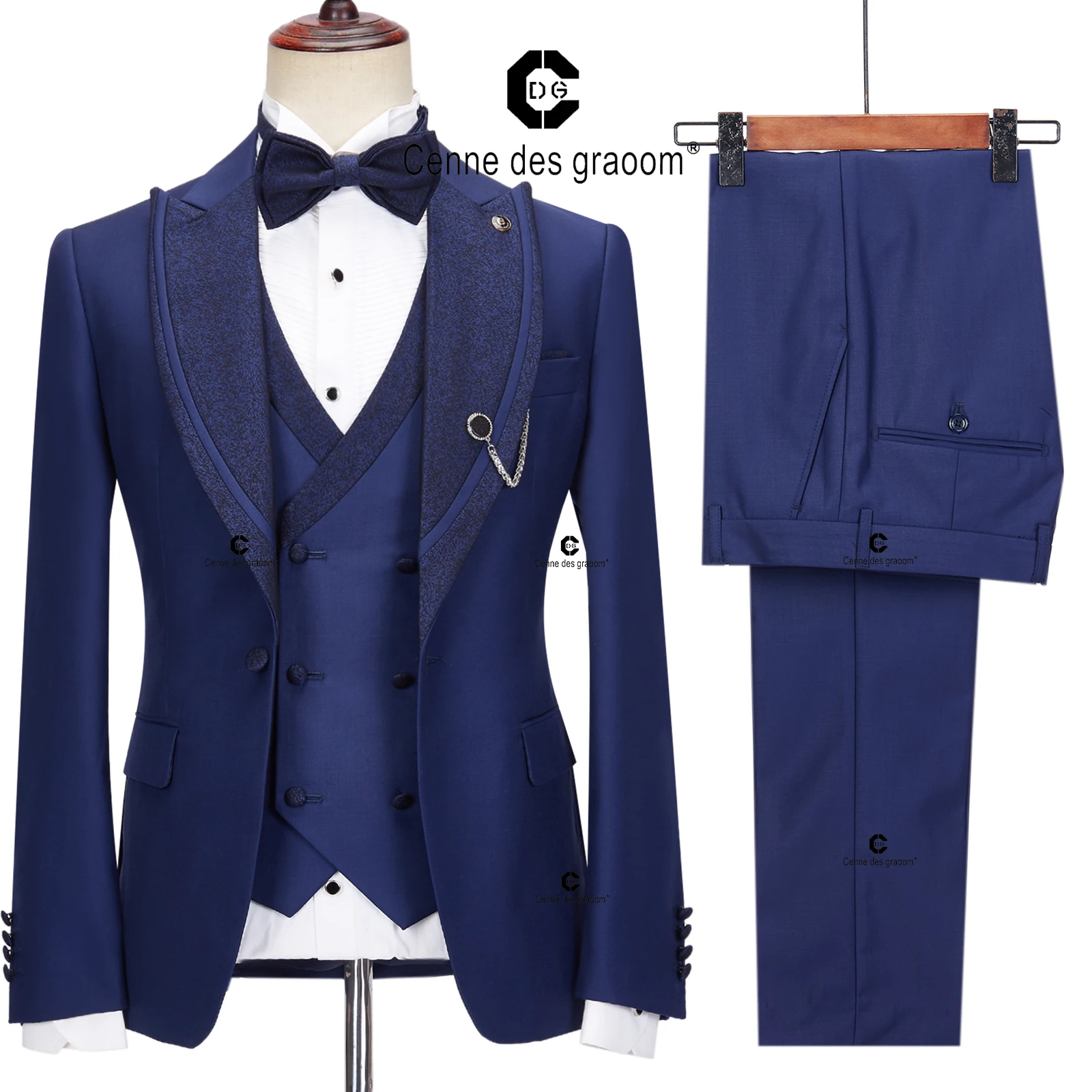

Cenne Des Graoom 2023 Luxury Men Suits Blue Tuxedo Blazer Vest Pants with Bowtie 4pcs Set Wedding Evening Dress Prom Party Event