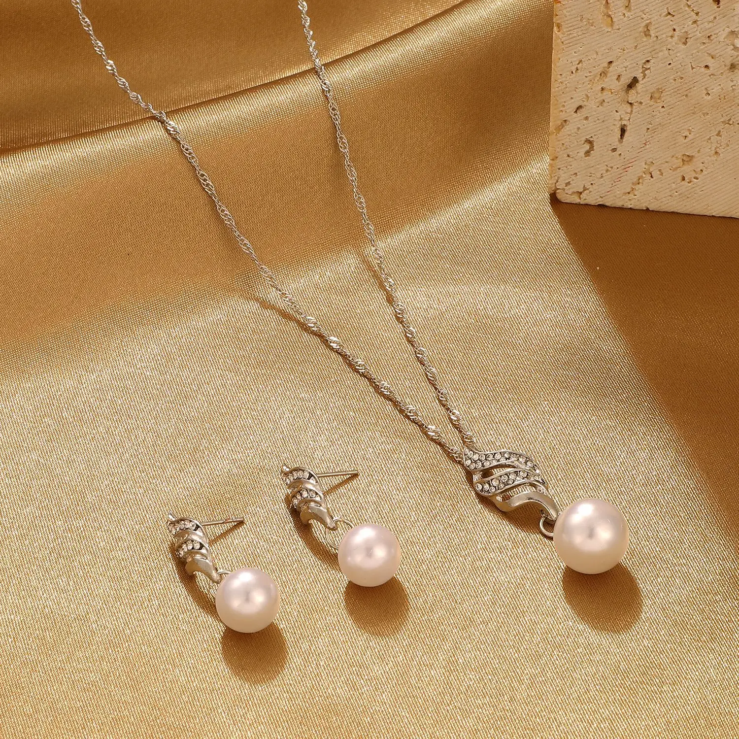YKshop Pearl Necklace for Women 8 Layer Faux Pearl Necklace Earrings Set -  Elegant Trendy Aesthetic Wedding Party Chain for Girls Teen Bride