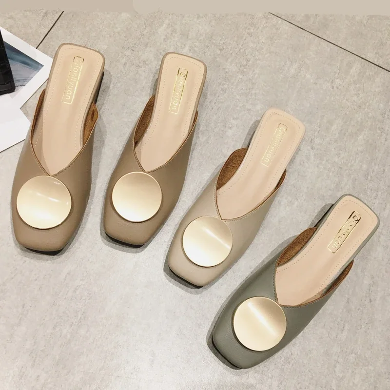 

2024 Brand Designer Women Slippers Slip On Mules Flat Heel Casual Shoes British Buckle Slides Wooden Block Heels Summer Footwear