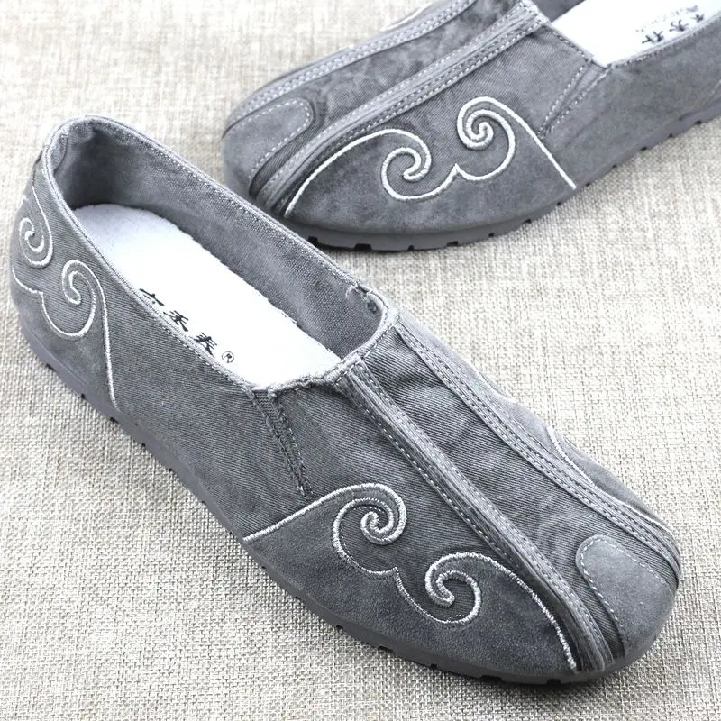 Chinese style men embroidery old peking shoes new summer breathable causal flat canvas shoes team performance match kungfu