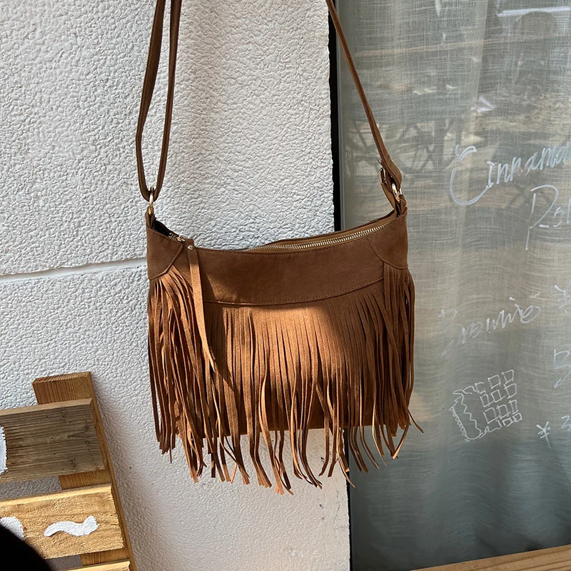 Bohemian Tassel Shoulder Bag 2024 New Retro Saddle Bag Fashionable and Trendy Large Capacity One Shoulder Crossbody Women's Bag