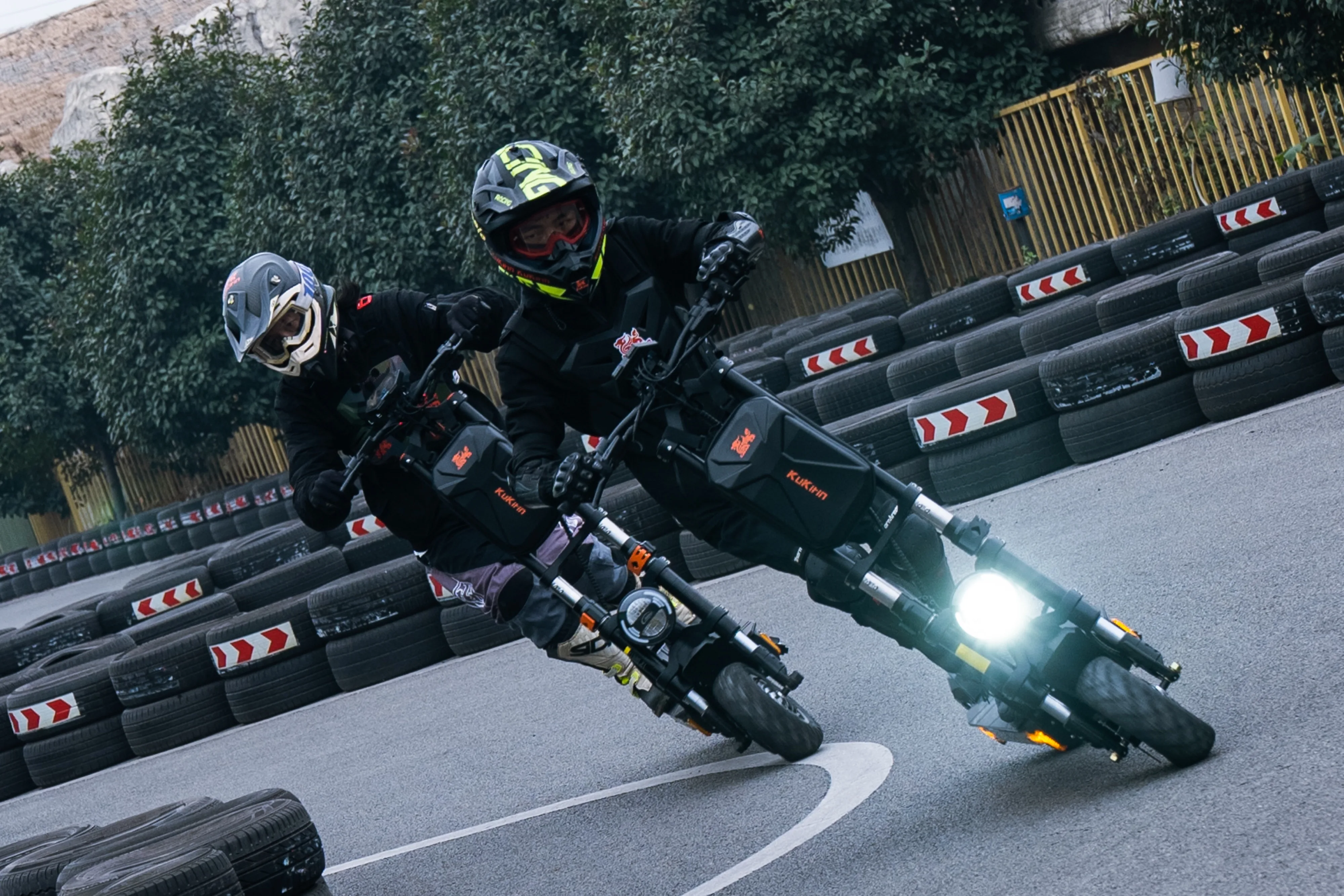 Kukirin G4 MAX Scooter elettrico 3200W Doppio motore 60V Batteria 35,2Ah Velocità 86 km/h Portata 95 km Pneumatico fuoristrada da 12 pollici - immagine 5