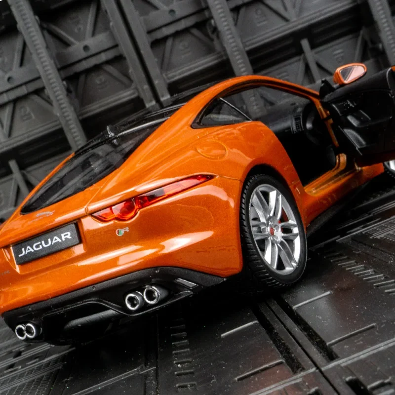 1:24 scale Jaguar F-type coupe alloy car model two-door