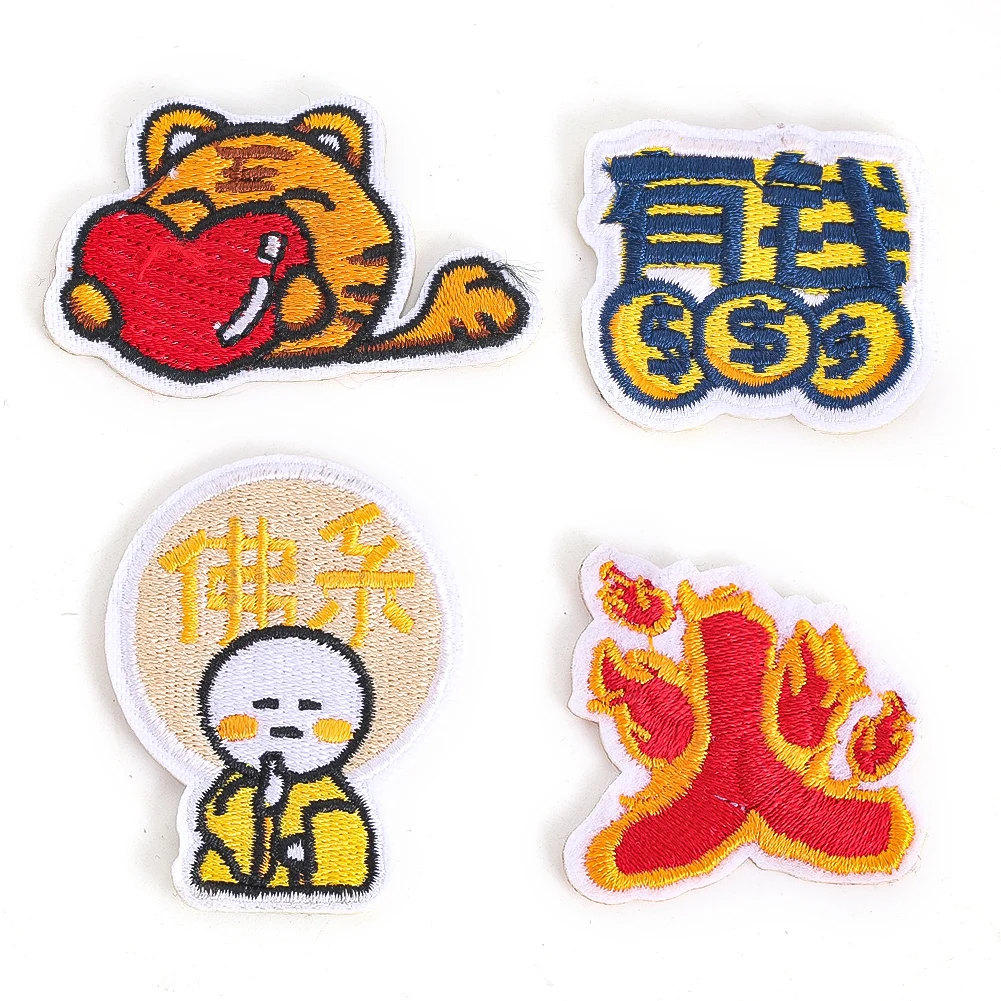4PCS Kreative Niedlichen Cartoon-Muster Stickerei Tuch Aufkleber Kleidung Loch Reparatur Subventionen DIY Kleidung Dekoration Zubehör
