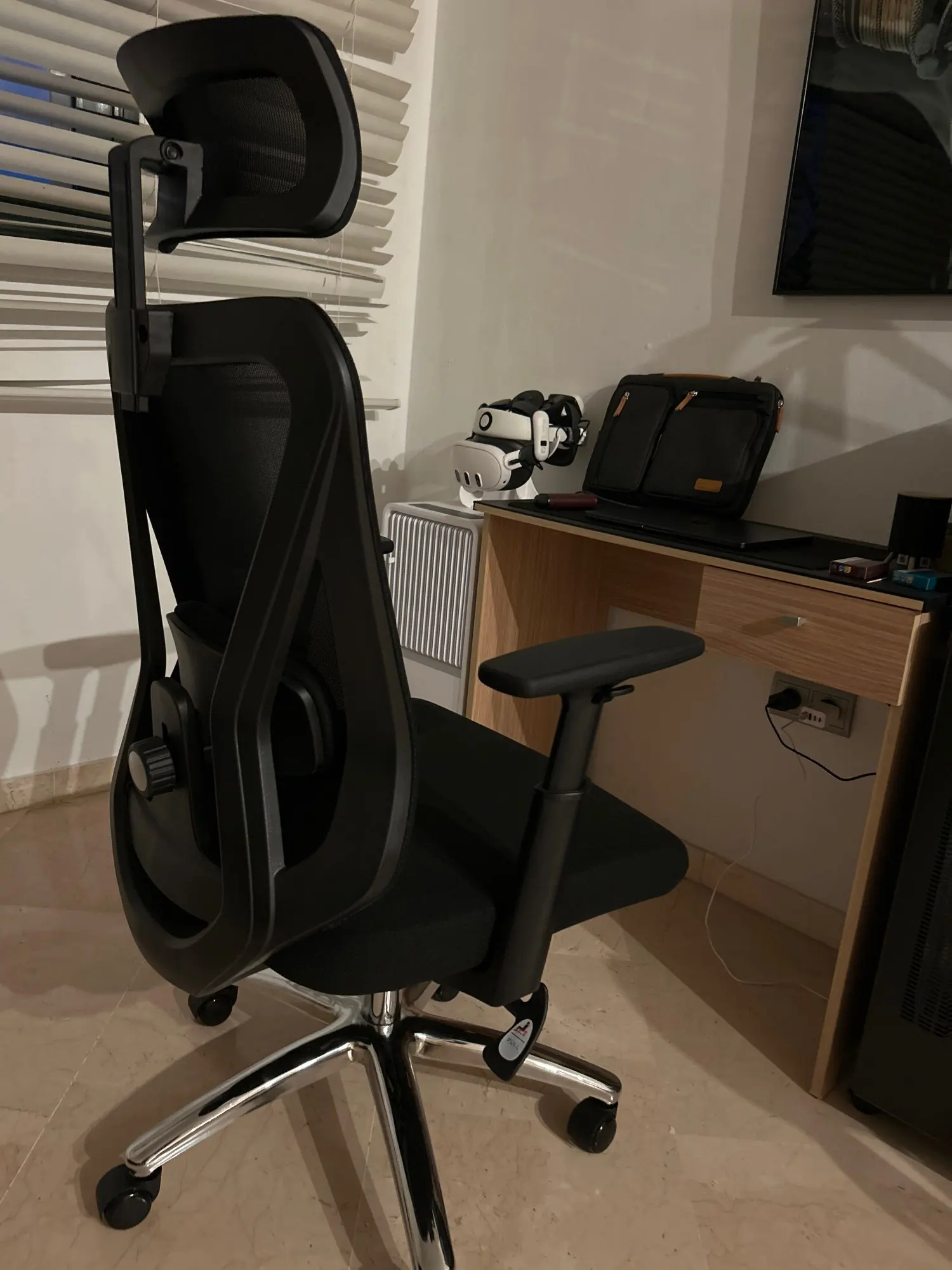Durrafy Ergonomic Office Chair, Desk Chair With Headrest, Armrests, Swivel Chairs With 90°-130° Reclining Function (Lockable) photo review