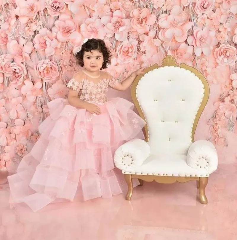 

Lovely Pink Puffy Flower Girls Dresses Sheer Neck Ball Gown Tiers Tulle Lilttle Birthday Pageant Weddding Party Gown for Girl