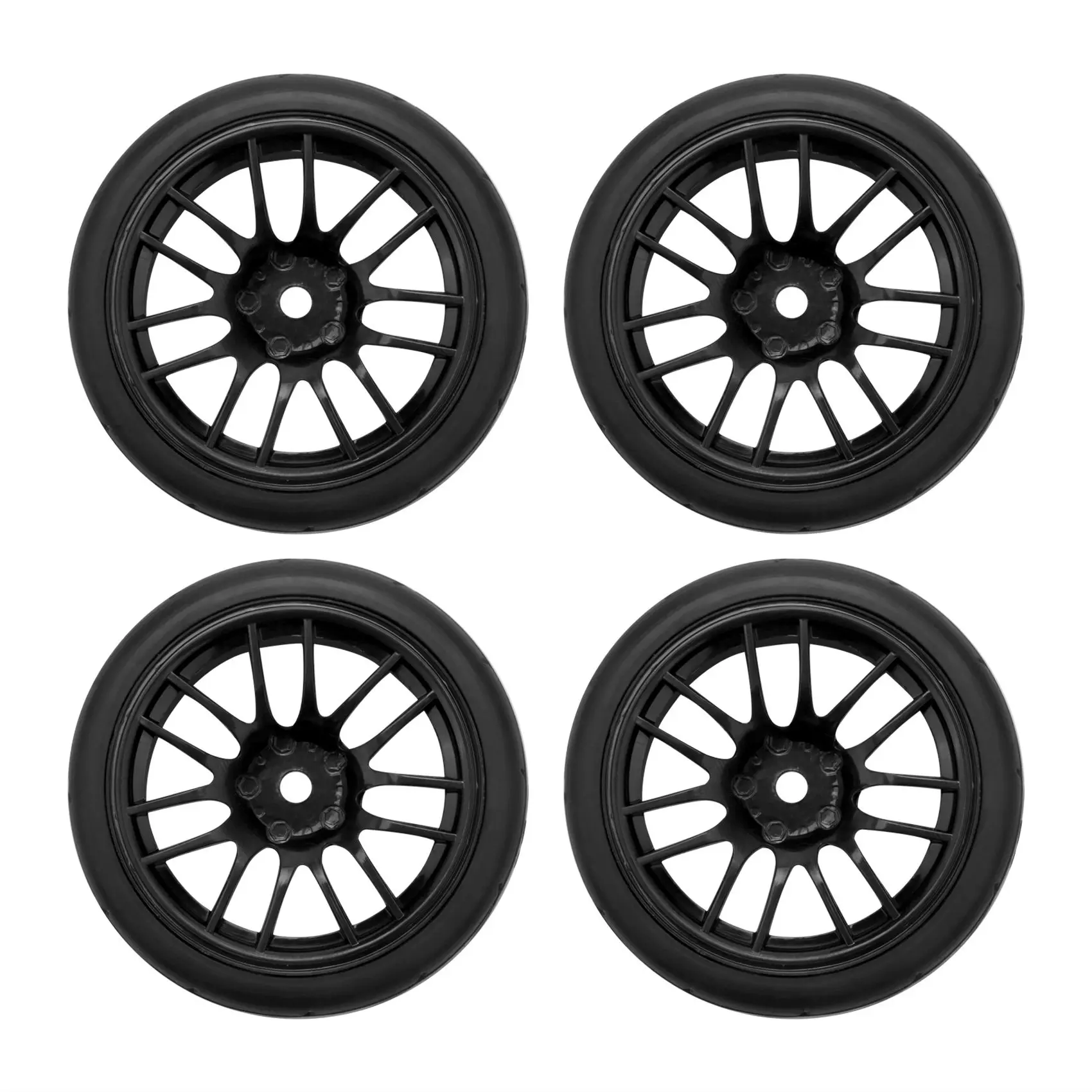 Quatre pneus RC en caoutchouc 65mm avec jante 12mm, empilés sur fond blanc