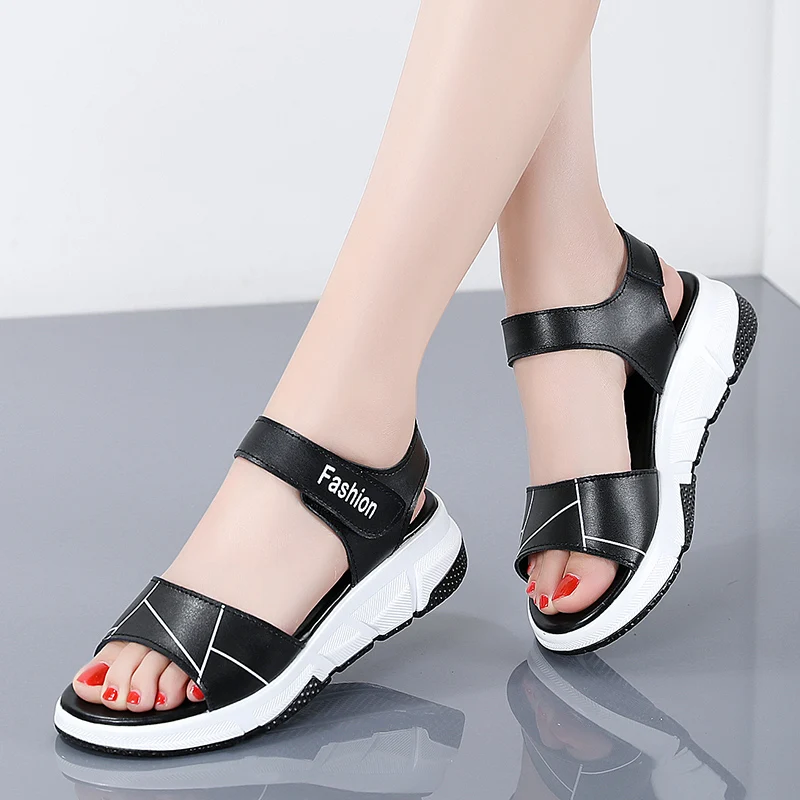 

Sandals women's new Joker Korean platform slippers wear fashion non-slip beach shoes in summer leisure student sports sandals
