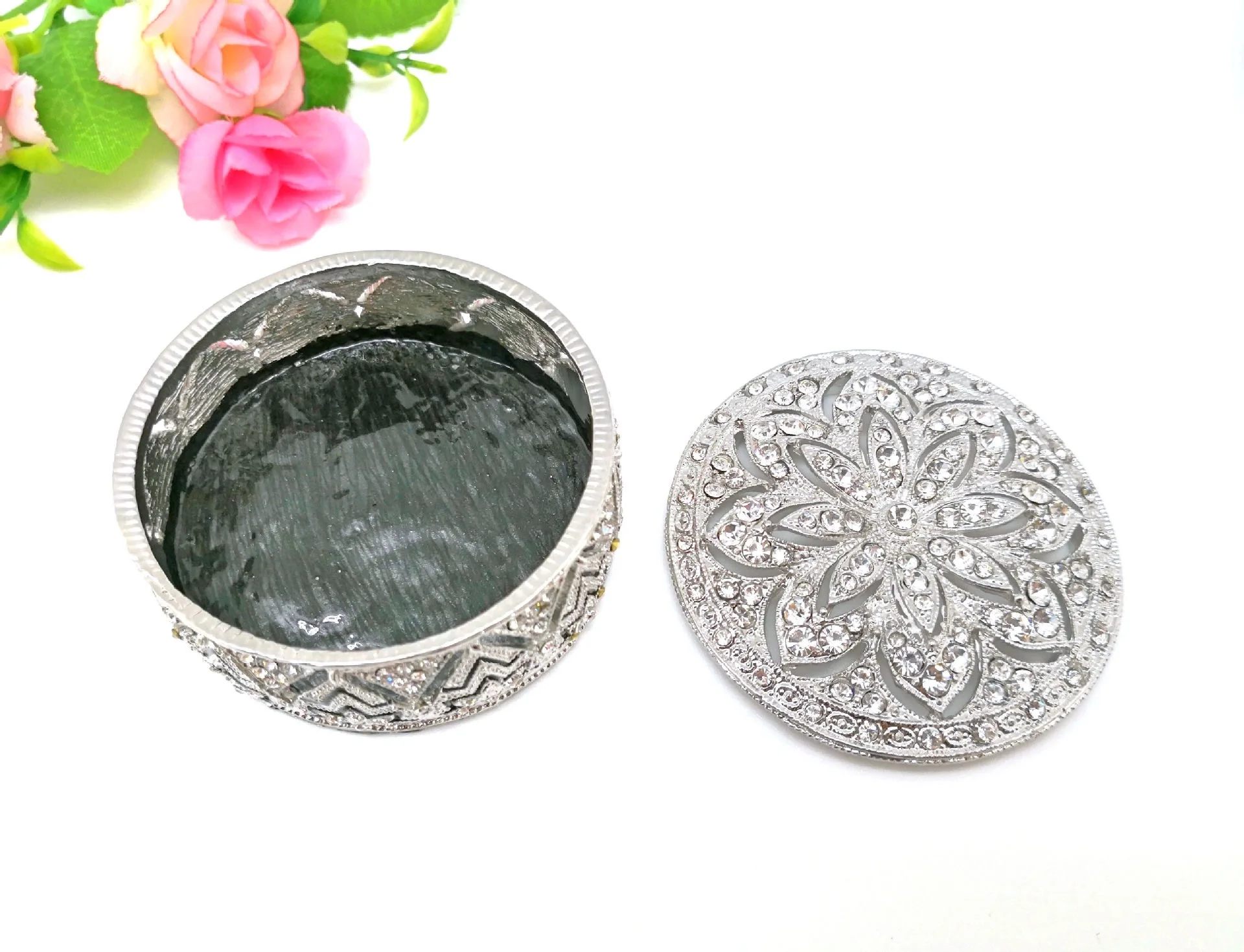 Shiny Crystals Round Jewelry Metal Case with full Stones