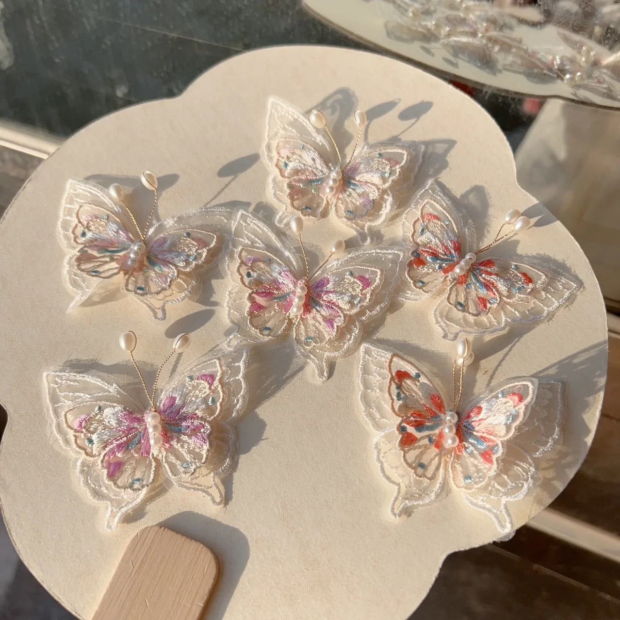 6/10pcs 더블 레이어 자수 진주 나비 패치 DIY 의류 바느질 나비 아플리케 액세서리 장식 패치