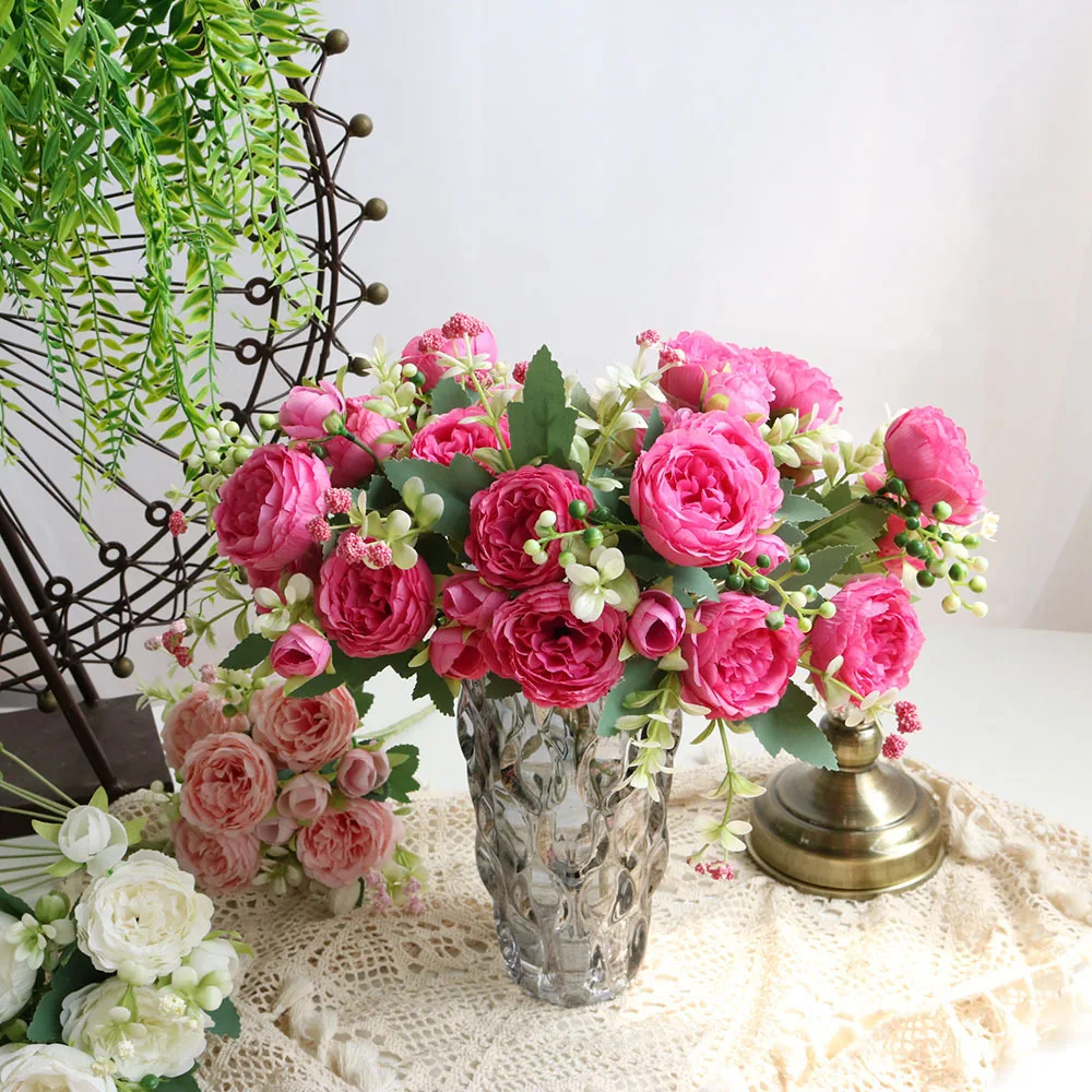 Bouquet da Sposa con Rose Persiane e Bacche Natalizie, Composizione Floreale Artificiale per Matrimoni, Accessori Decorativi per Casa e Stanza - Image 3