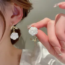  2022 Korean New Fashion Asymmetric Flower Leaf Earrings Temperament Simple Versatile Earrings Female Jewelry 