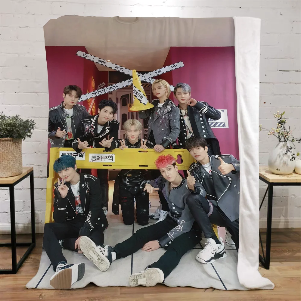 스트레이 키즈 담요 침대 담요 및 던지기, 가정용 푹신한 격자 무늬 비치 타월, 럭셔리 침구 던지기, 부드러운 무릎 낮잠 킹 사이즈