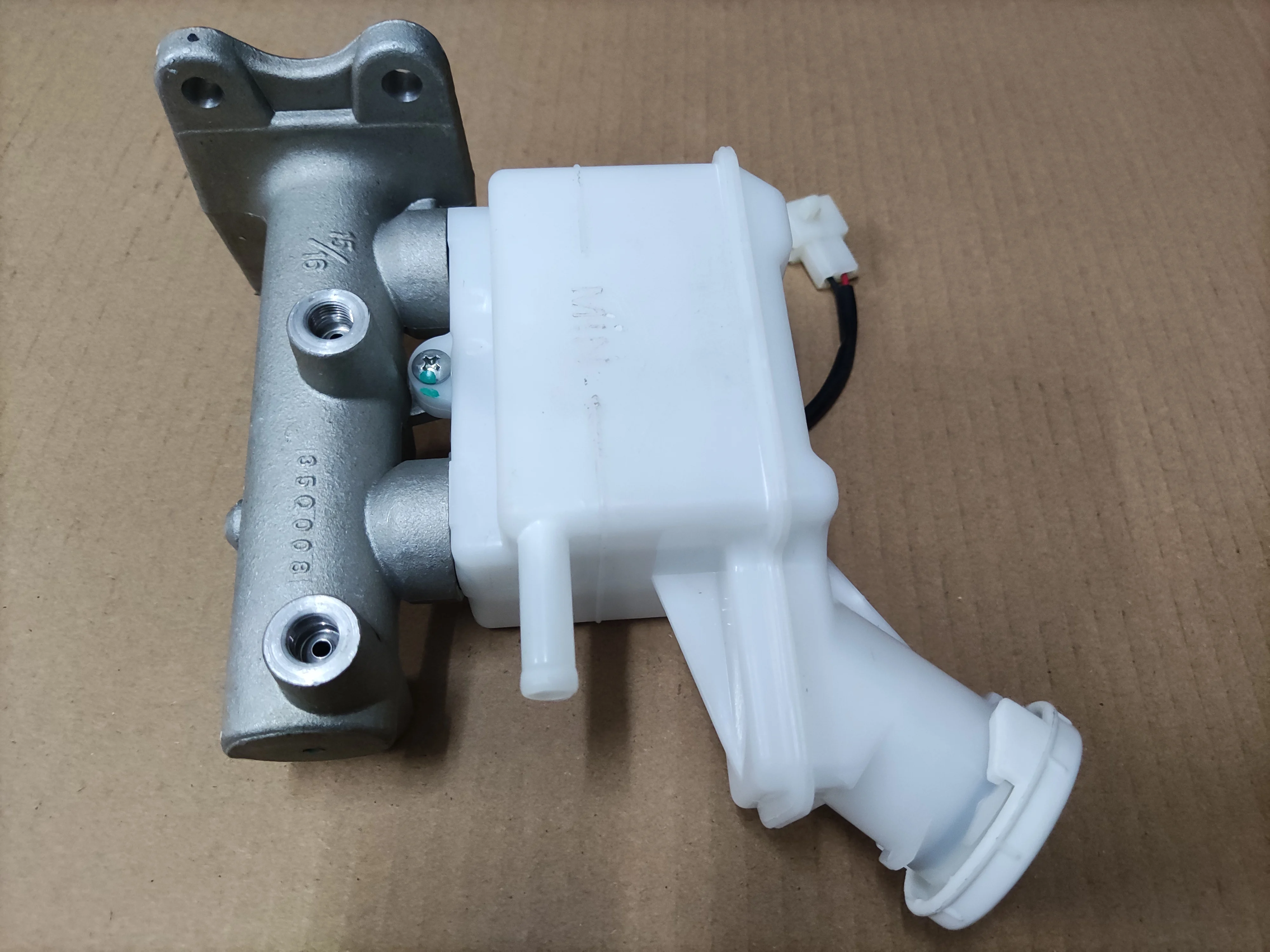 Delica Space Gear Brake Top 4 oil pipe port