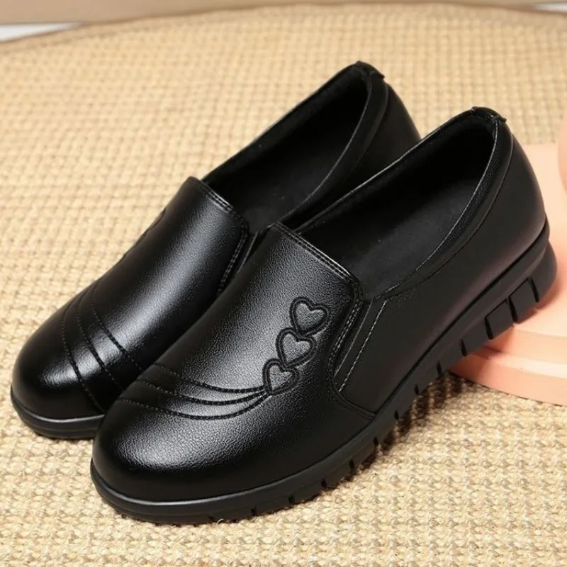 

Shoes Spring Soft Soled Mother Black Single Shoes Leather Non-slip Casual Comfortable Middle-aged Ladies Flat Shoes Ladies Shoes
