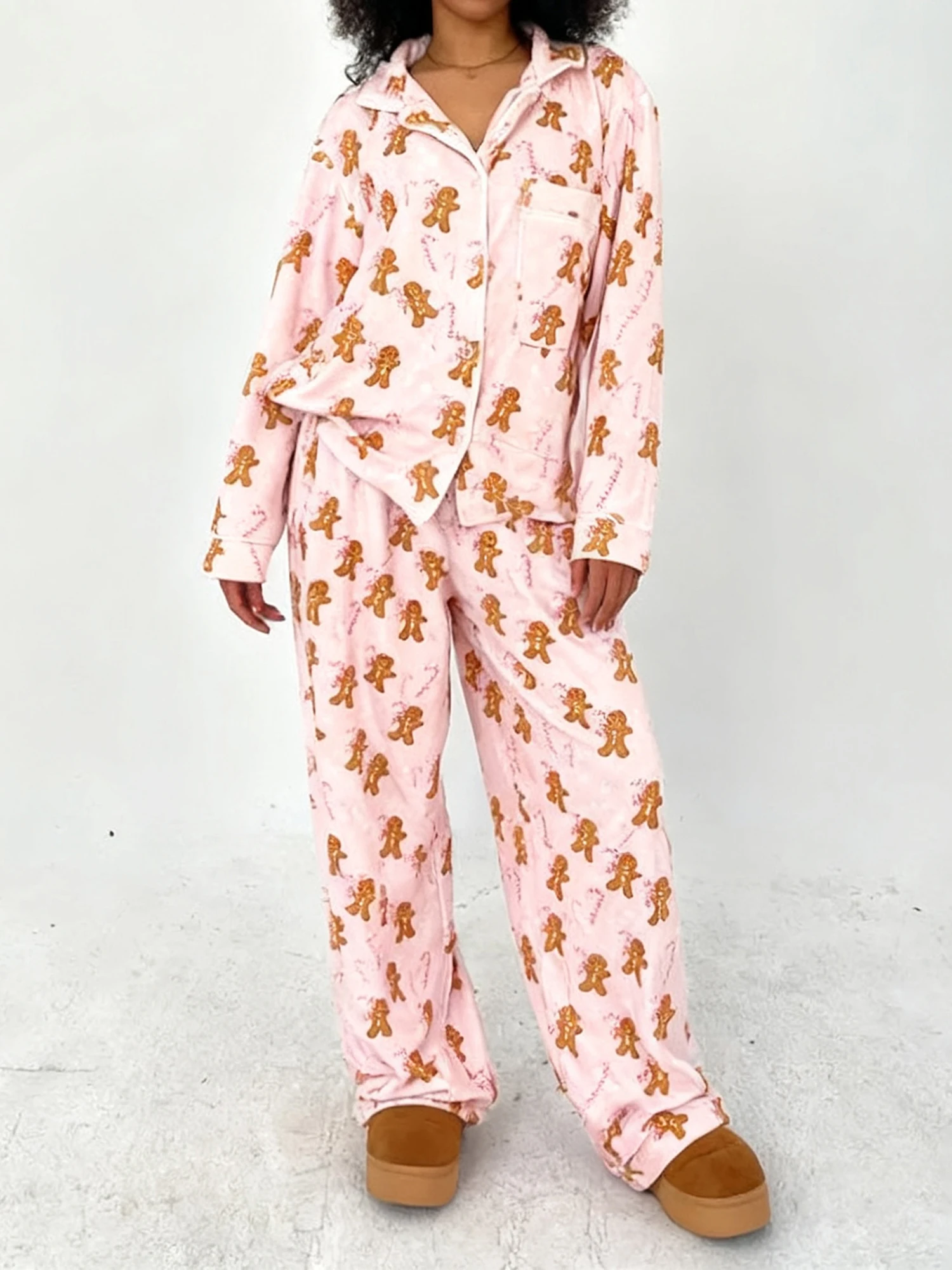 Women s 2-Piece Christmas Pajama Set with Cozy Gingerbread Man Print Fleece Top and Elastic Waist Pants for Ultimate Sleepwear