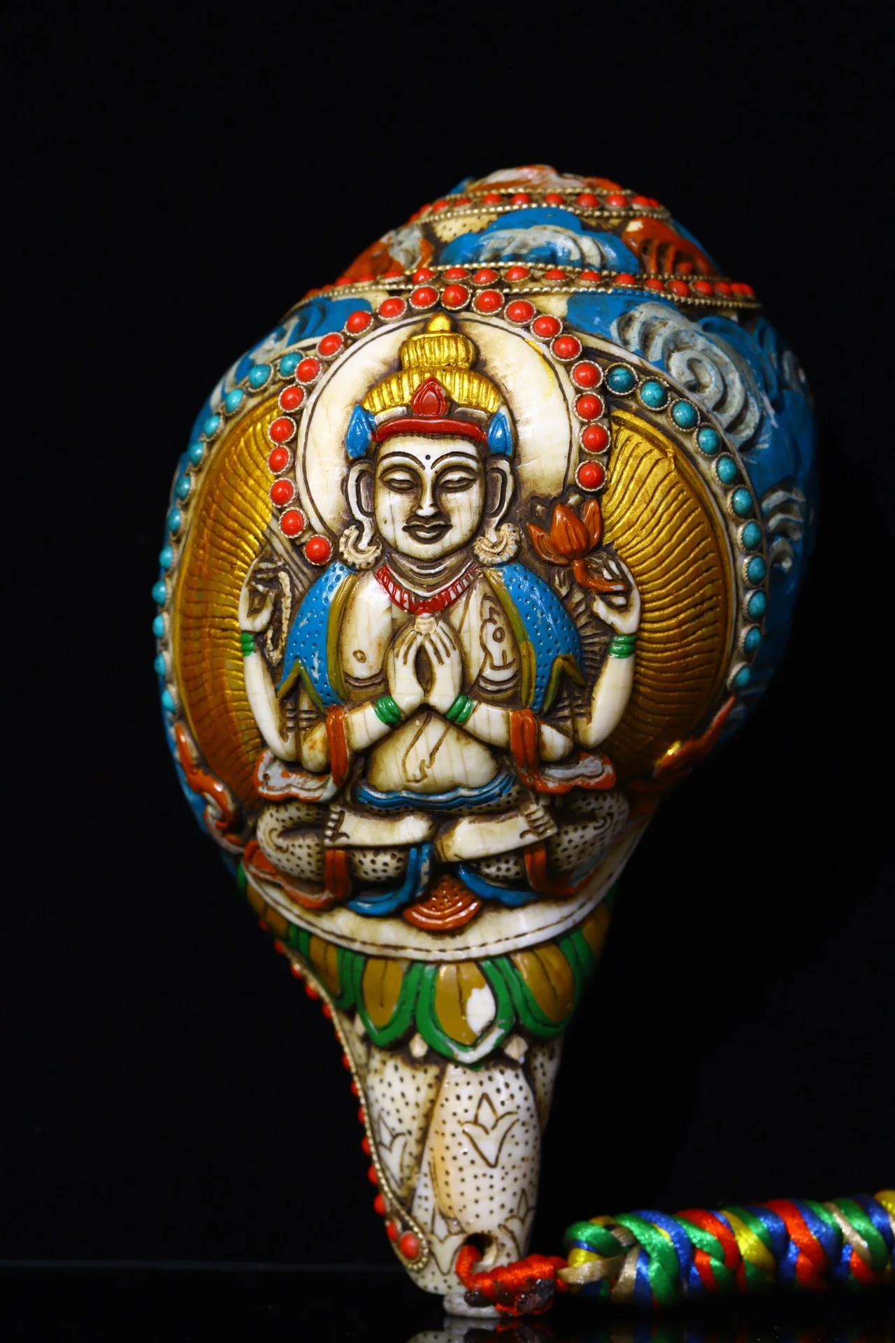 

8"Tibetan Temple Collection Old Natural Conch Painted Mosaic Gem Conch Four-armed Guanyin Buddhist Niche Town house