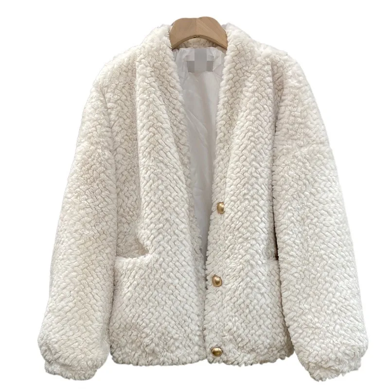 

Женское пальто из искусственного меха с V-образным вырезом