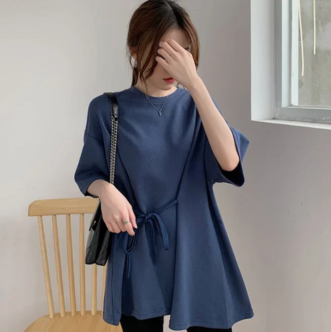 

Short sleeved T-shirt for women with slim half sleeves