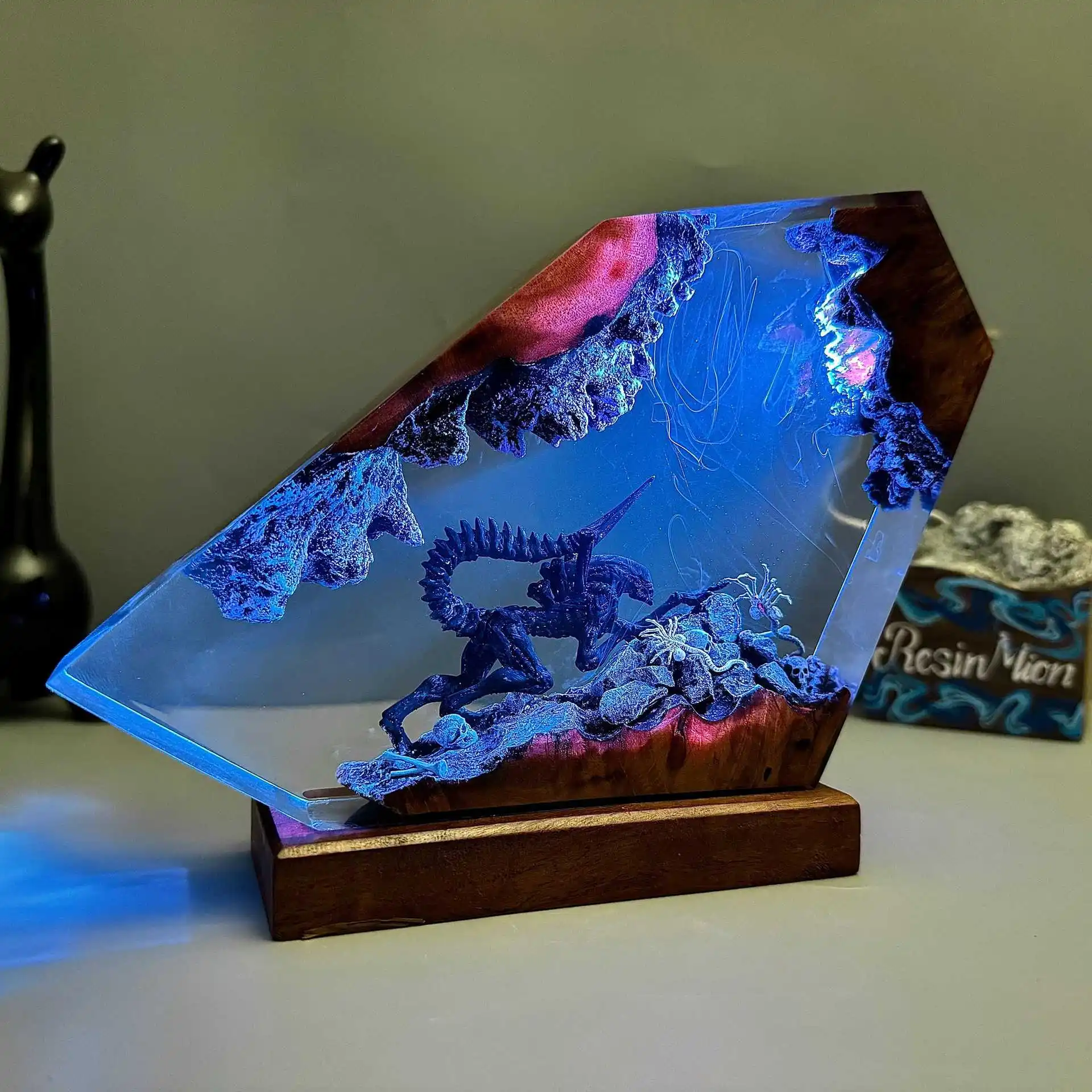 تحفة مصباح المخلوق الفضائي الراتنج مع ضوء الليل ال...