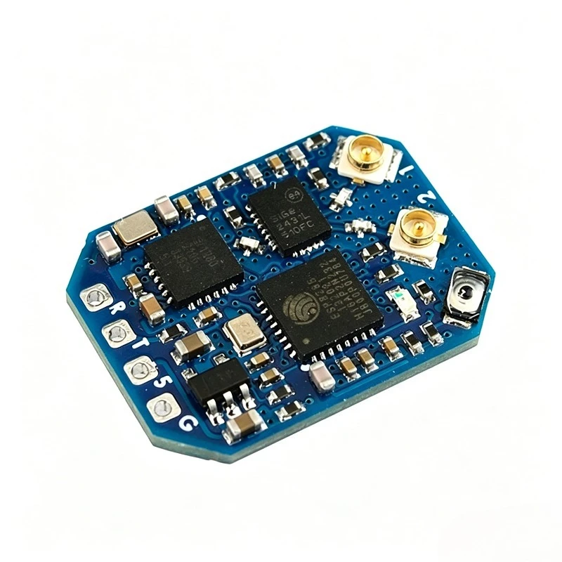 Gros plan sur le récepteur MATEKSYS ELRS-R24-D montrant les connecteurs CRSF