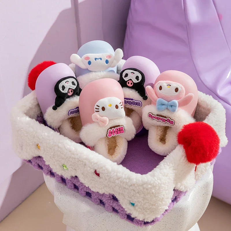 

Sanrios Kuromi Cinnamoroll Mymelody Мультяшные меховые тапочки kawaii аниме плюшевые водонепроницаемые садовые туфли домашняя обувь 12-19 см