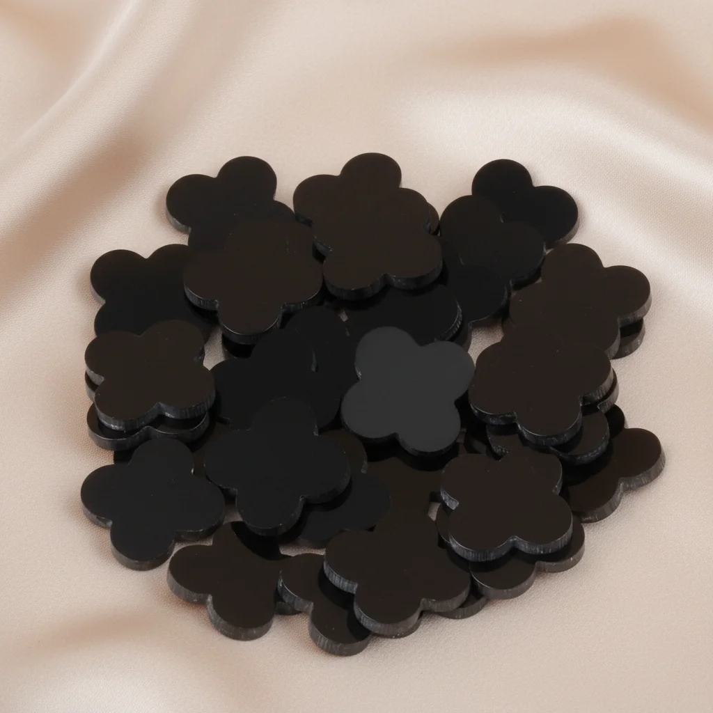 6mm 클로버 비즈. 블랙 오닉스 300개(약 5,94-5,95mm). 자개 100개 블루 골드샌드 300개.