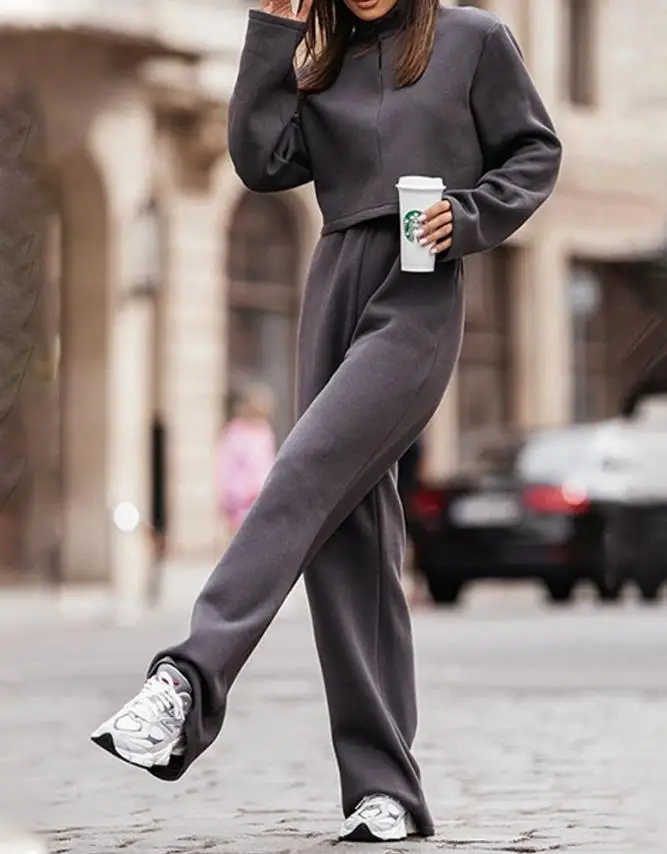 Рисунок 2 - Женский костюм с брюками на осень и зиму