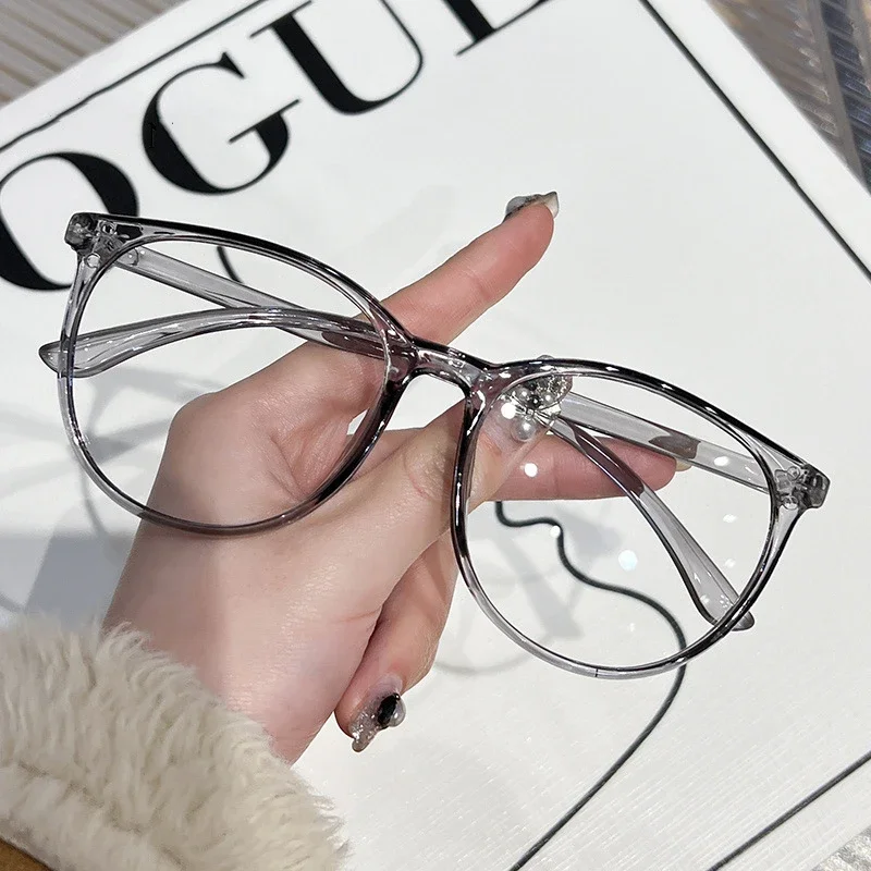 نظارات خفيفة للغاية مضادة للضوء الأزرق بالقرب من ا...