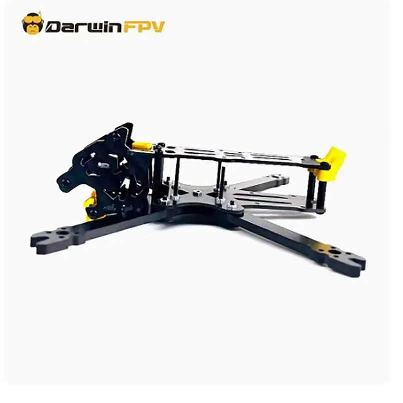 Drone Jouet Enfant BabyApe Ⅱ en vol, cadre FPV 3.5 pouces visible sous les hélices.