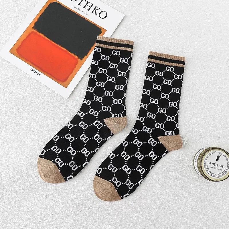 Autumn and Winter New British Style Retro Socks Women\'s INS Trendy Mid tube Socks High Tube GO Jacquard Letter Versatile Socks